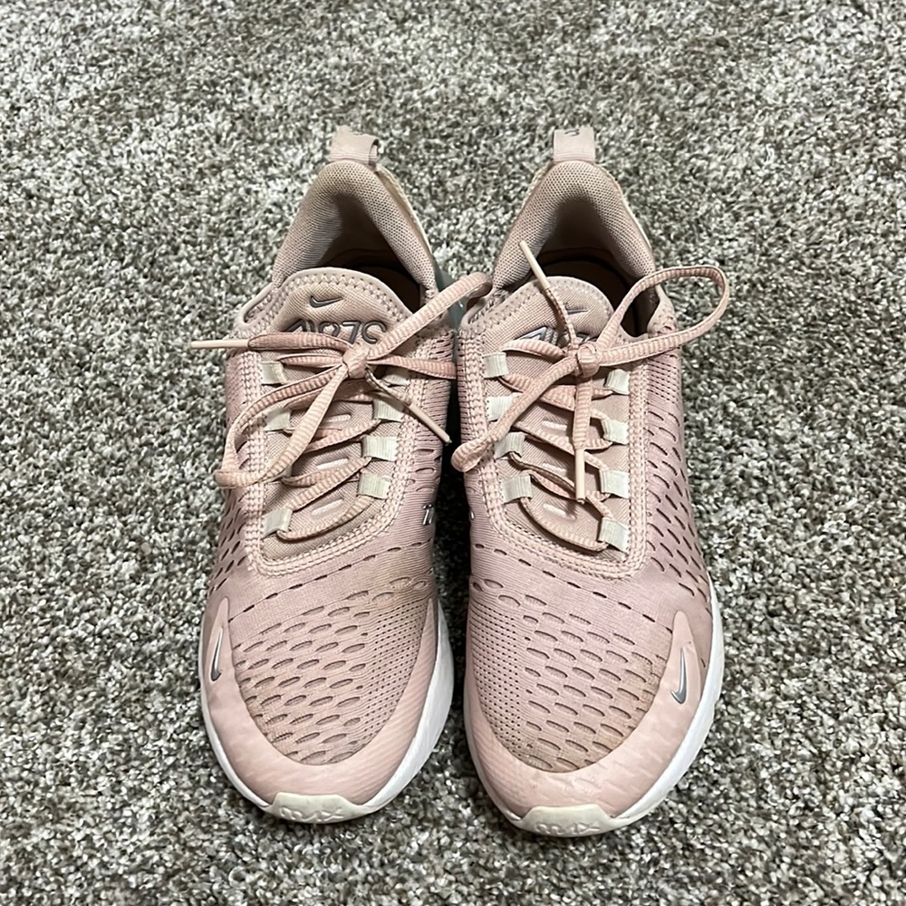 Light pink Nike 270